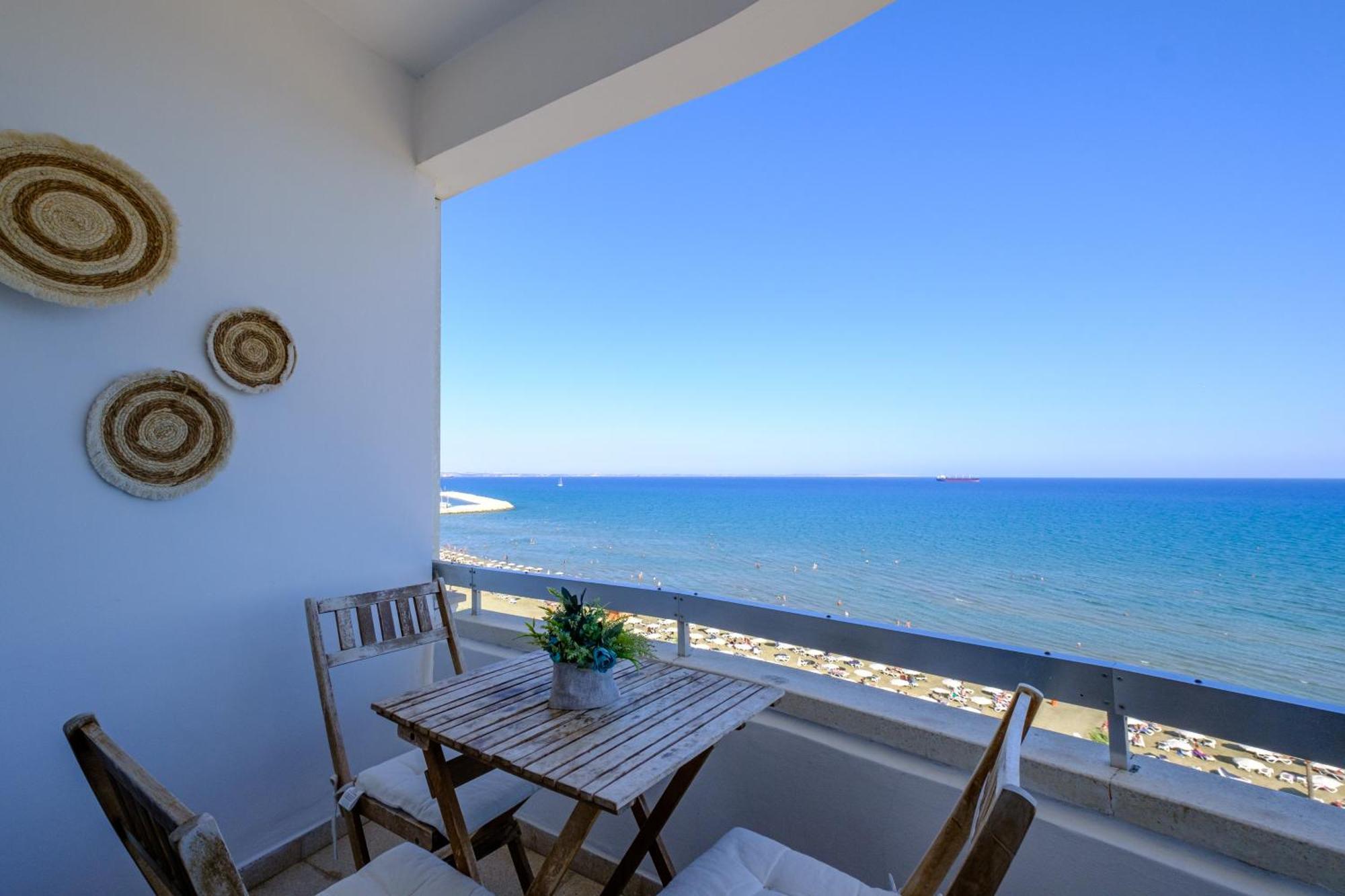 Lazuli Sea View Beachfront- Ap 61 Ларнака Екстер'єр фото