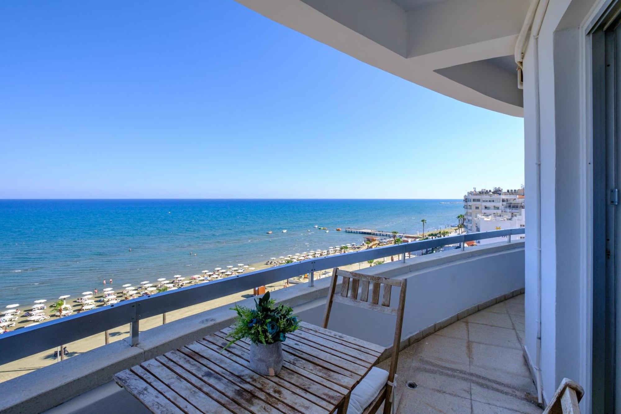 Lazuli Sea View Beachfront- Ap 61 Ларнака Екстер'єр фото