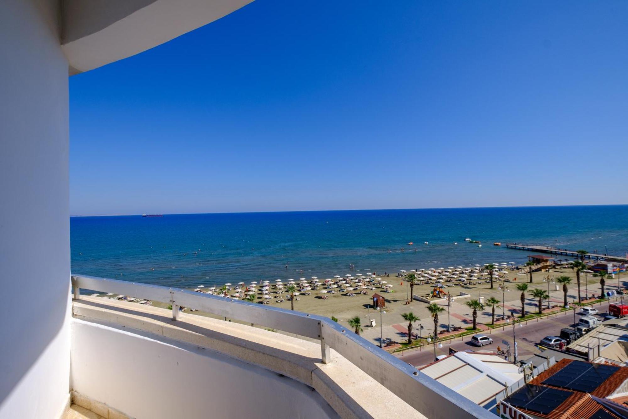 Lazuli Sea View Beachfront- Ap 61 Ларнака Екстер'єр фото